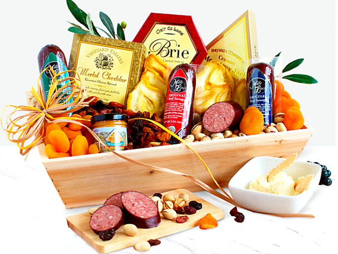 DELUXE MEAT & CHEESE GIFT